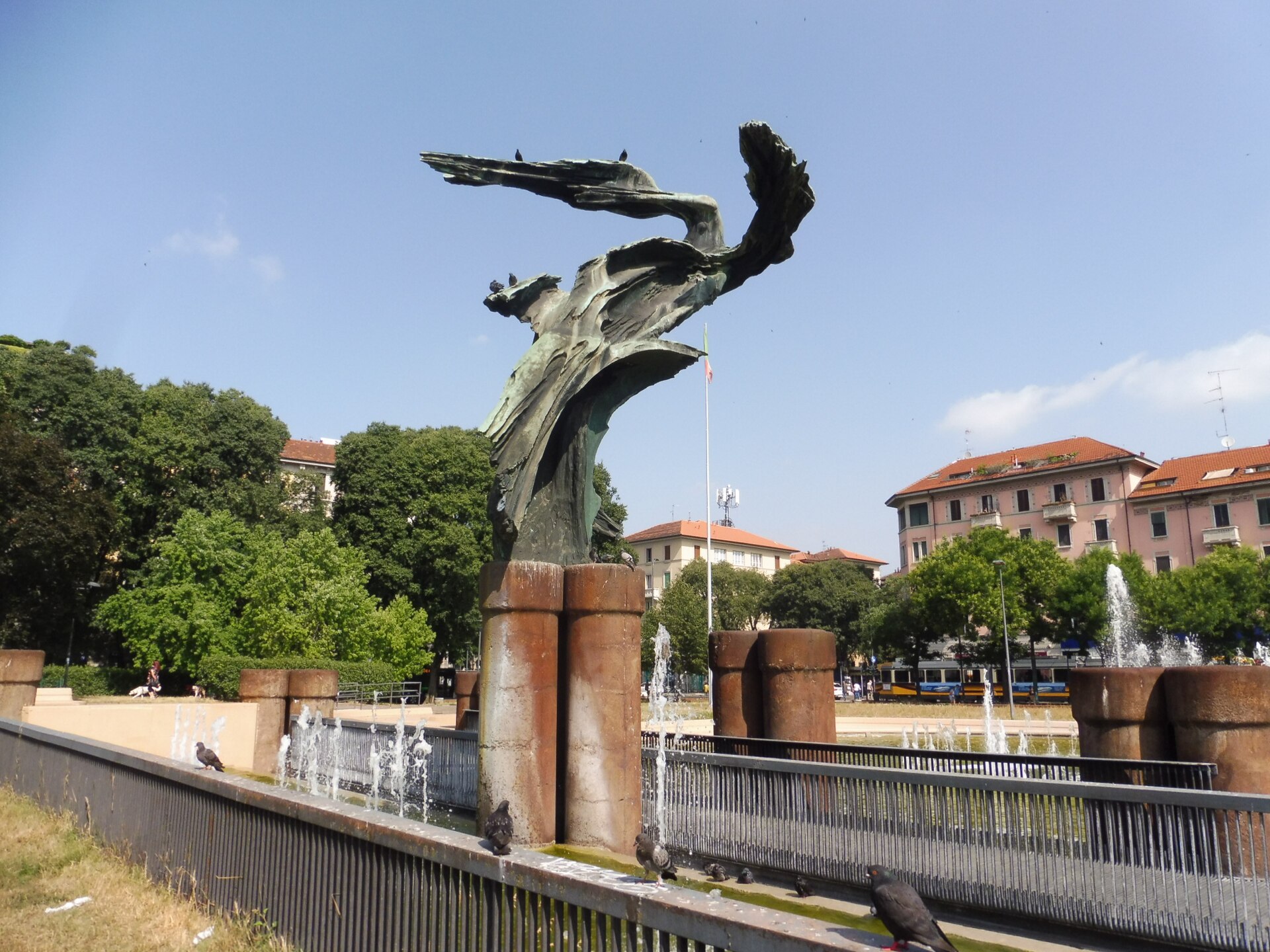 Latina, inaugurato sul lungomare il Monumento ai Marinai d’Italia
