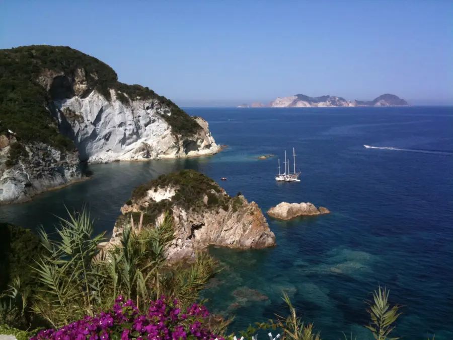 Le Isole Pontine: guida a Ponza e Ventotene, traghetti e spiagge