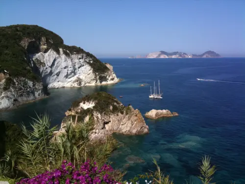 Le Isole Pontine: guida a Ponza e Ventotene, traghetti e spiagge
