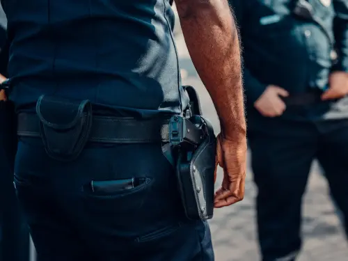 Aprilia, armi e droga in casa: arrestati due uomini dalla Polizia di Stato