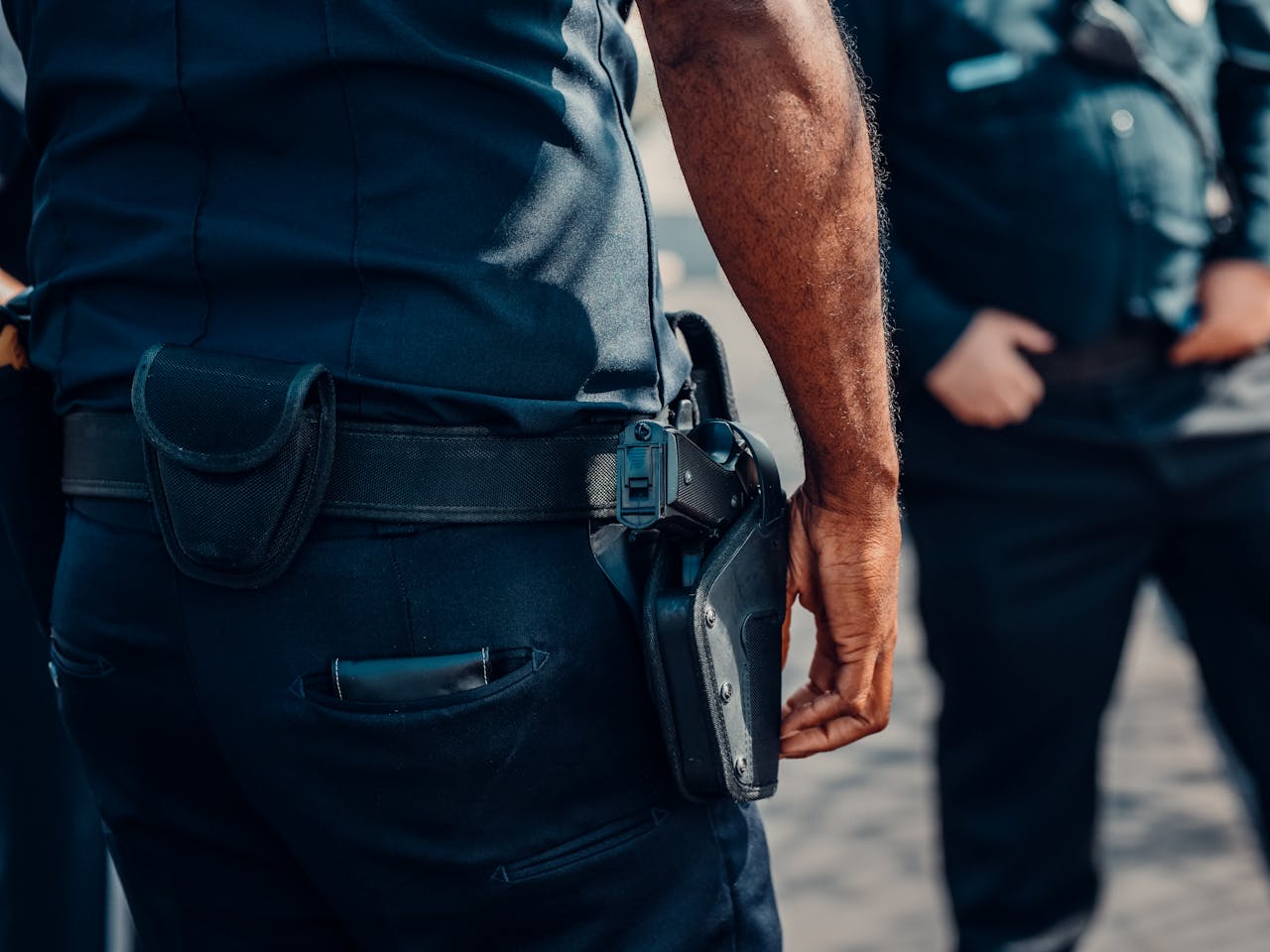 Aprilia, armi e droga in casa: arrestati due uomini dalla Polizia di Stato