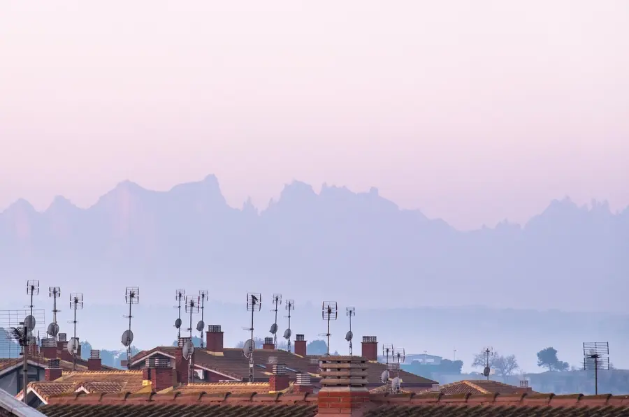 Latina approva il nuovo Regolamento antenne: “Tutela della salute e controllo del territorio”